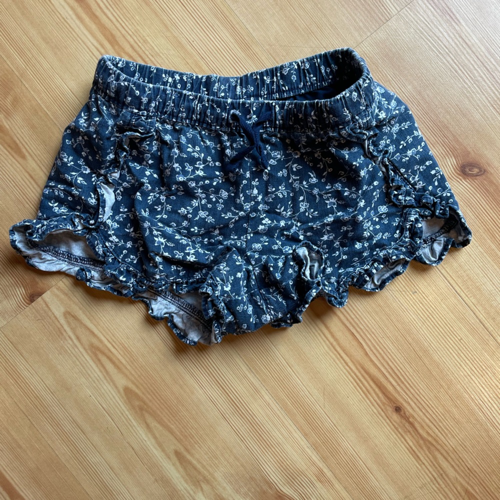 Girls gap size small ruffle shorts